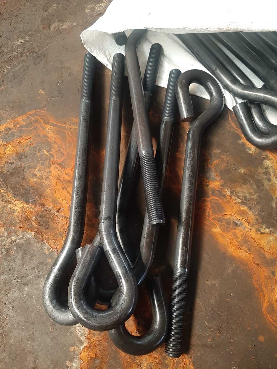 Stud bolt untuk aplikasi pipa